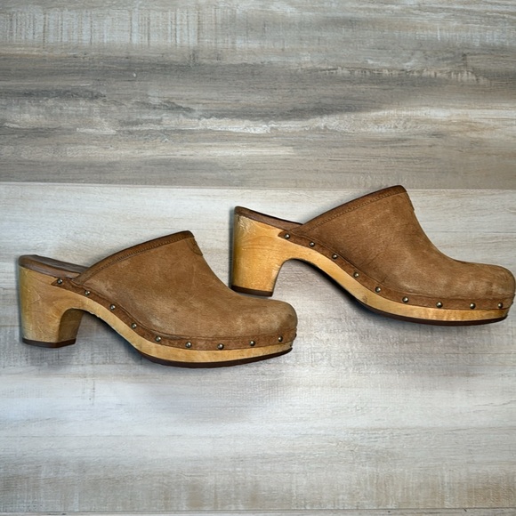 UGG Clogs size 8 - Picture 3 of 8